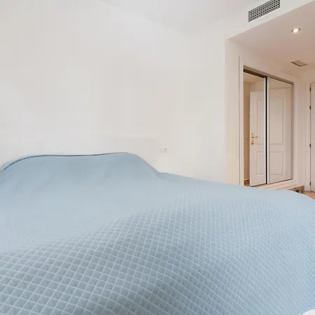 Apartment Jazmines - Spacious Four Bedroom In San *