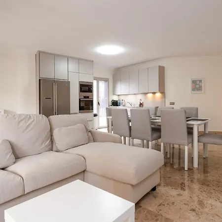 Jazmines - Spacious Four Bedroom In San Apartment