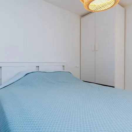 Jazmines - Spacious Four Bedroom In San Apartment Marbella