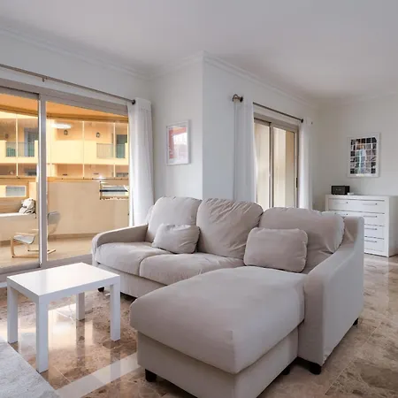 Jazmines - Spacious Four Bedroom In San Apartment Marbella
