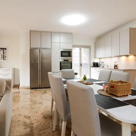 Jazmines - Spacious Four Bedroom In San Apartment