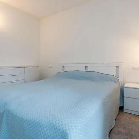 Jazmines - Spacious Four Bedroom In San Apartment Marbella