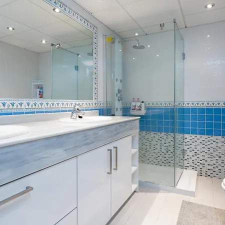 Jazmines - Spacious Four Bedroom In San * Marbella
