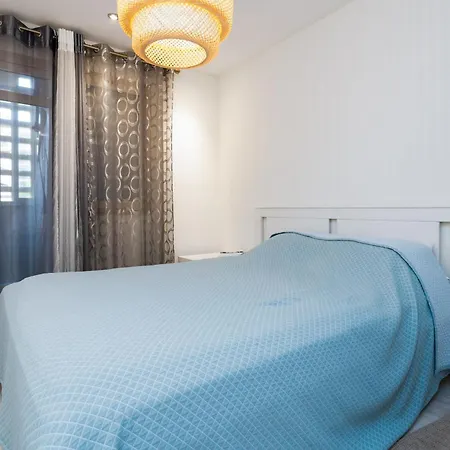 Apartment Jazmines - Spacious Four Bedroom In San