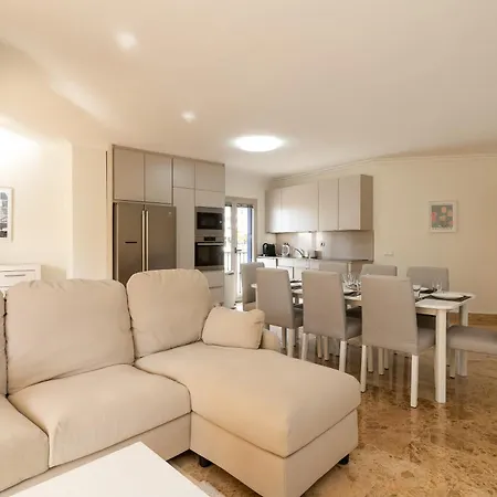 Jazmines - Spacious Four Bedroom In San Apartment Marbella