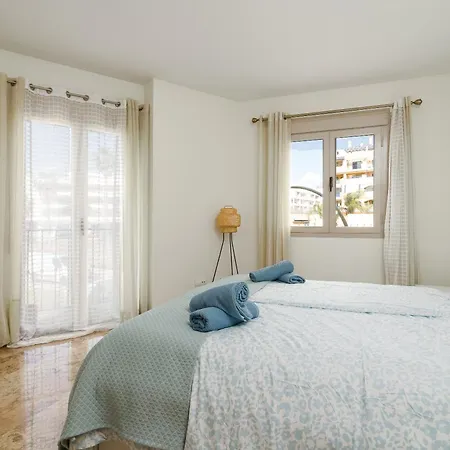 Apartment Jazmines - Spacious Four Bedroom In San Marbella