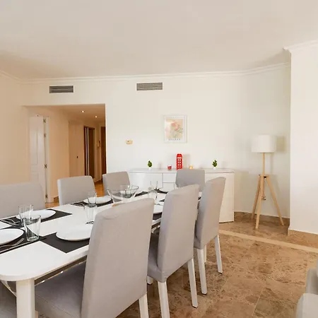 Jazmines - Spacious Four Bedroom In San Apartment Marbella