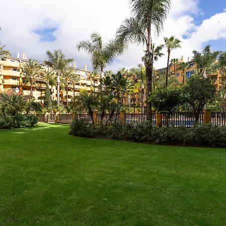 Appartamento Spacious Four Bedroom In San Pedro Marbella